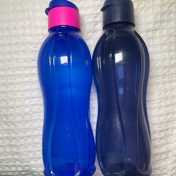 Tupperware Blue and Navy Eco bottles 1 liter bottles - Picture 2 of 2